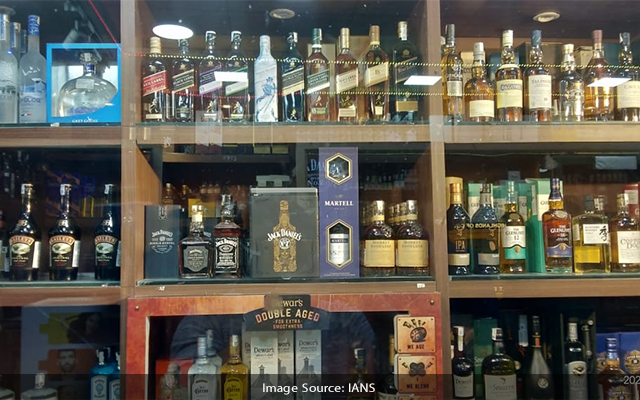 Private liquor shops to remain open for a month in Delhi