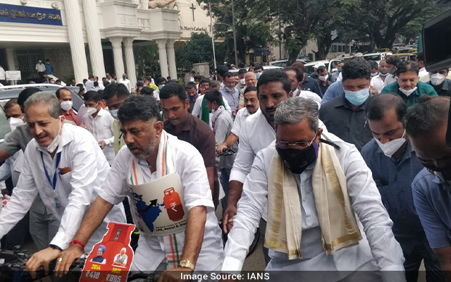 Cong leaders ride bicycles to
