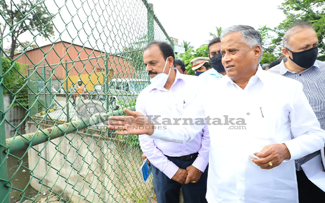Housing Minister V. Somanna inspecting the Nayandahalli pond works in Bengaluru 1