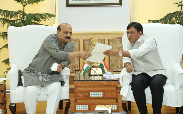 Chief Minister Basavaraj Bommai Met Union Minister For Health And Family Welfare Mansukh Mandavi 1