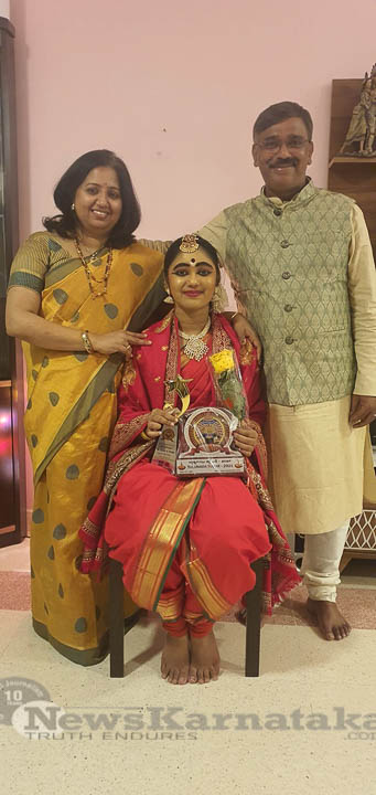 05 Roshni Ramananda Prabhu Byndoorian receives Tulunad Star Award in Oman