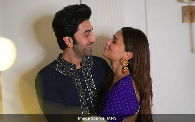 Alia-Bhatt-and-Ranbir-Kapoor-make-their-relationship-official
