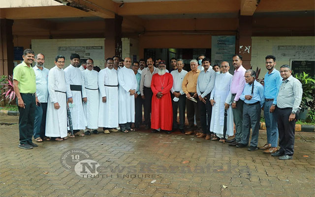 Christians in Mangalore submit memorandum to withdraw Anti conversion bill and survey