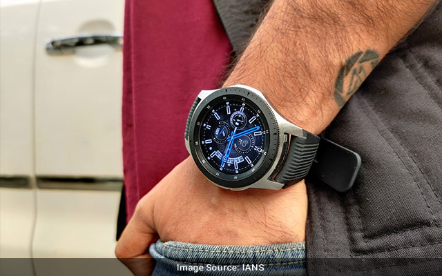 Galaxy Watch 4 update adds new watchfaces better heart rate tracking