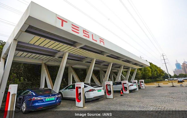 Tesla deploying Starlink satellite internet systems at Supercharger stations