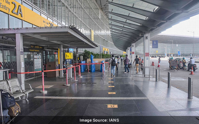 Omicron may lead to return of extensive travel curbs IATA
