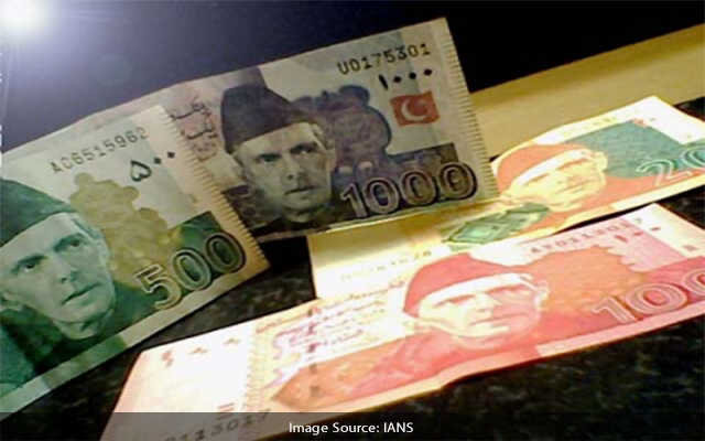 Pakistani rupee continues losing ground against USD