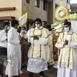 046 City Catholics Hold Eucharistic Procession With Devotion And Discipline