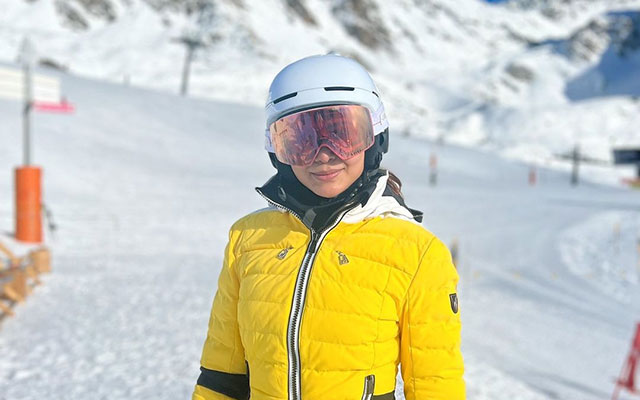 Samantha wows fans friends with her skiing skills