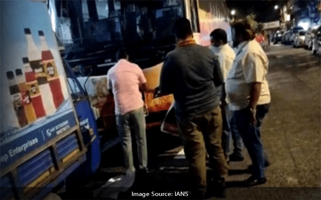 Mns Activists Damage Ipl Team Bus In Mumbai, 5 Nabbed