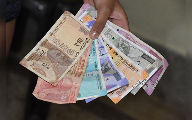 Rising commodity prices FII outflows to keep rupee subdued