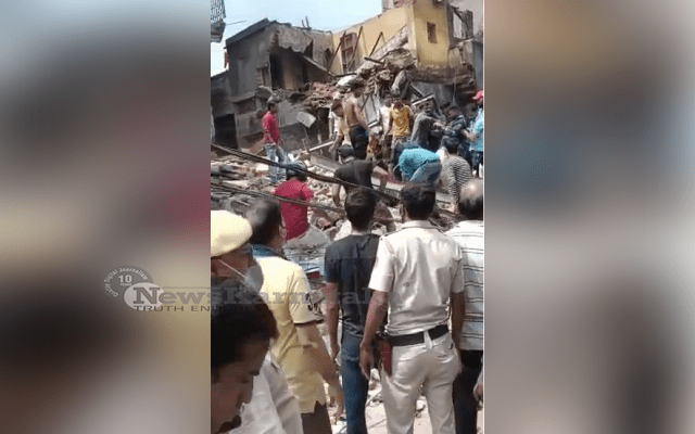 Several trapped after building collapses in Delhis Kashmere Gate