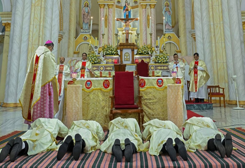 Mangalore celebrates the Ordination of five new priests