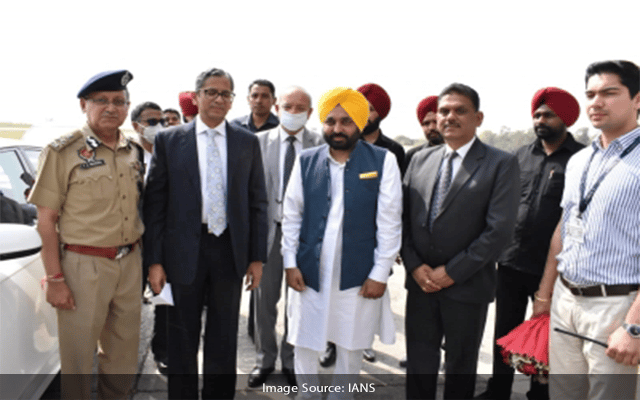 Punjab Cm Welcomes Cji Ramana On Arrival In Amritsar
