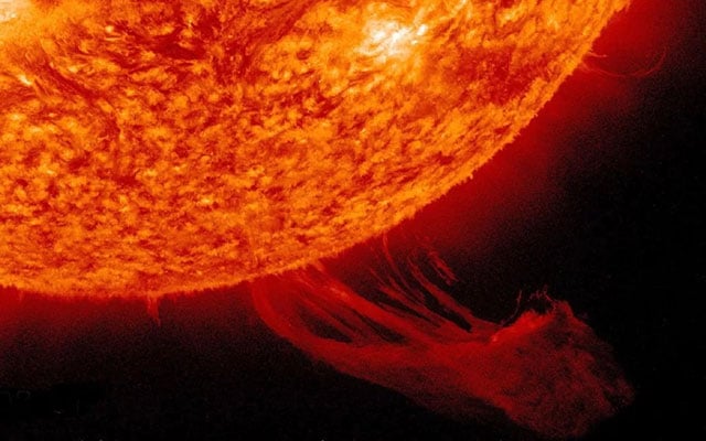 Sun storms Mercury with a plasma wave