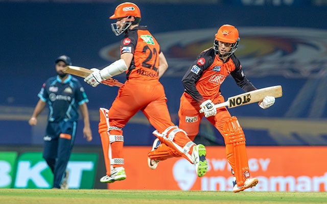 Williamson measured fifty seals 8wicket win for Hyderabad over Gujarat