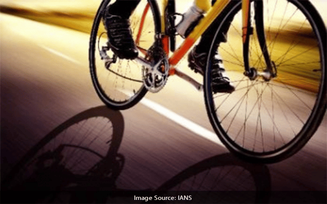 Canter hits cyclists in Noida 6 injured