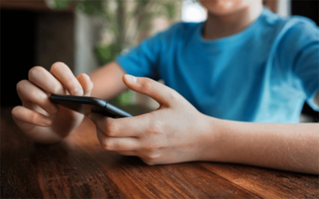 Psychiatrists warn parents about kids mobile addiction