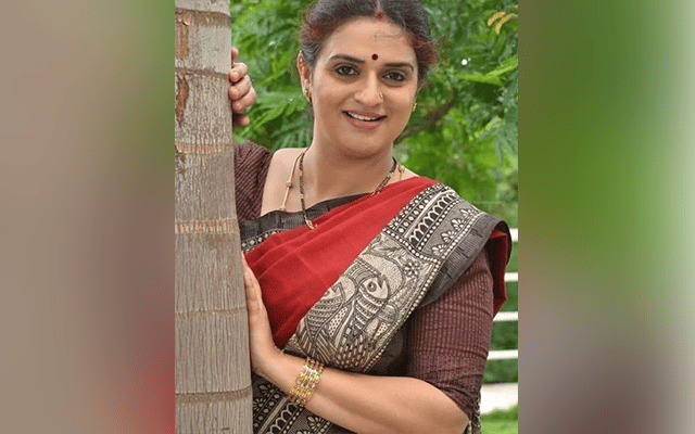 actress pavitra lodges complaint with cyberpolice
