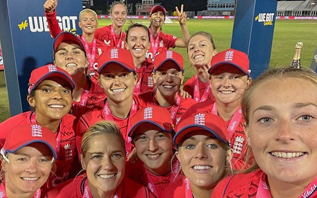 England make clean sweep of T20 series vs South Africa Women