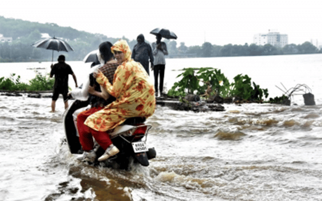 Heavy rain floods MP's Harda, 200 people rescued