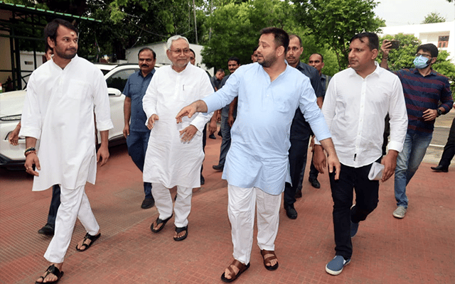 DU party leader Nitish Kumar with RJD leaders Tejashwi Yadav and Tej Pratap Yada