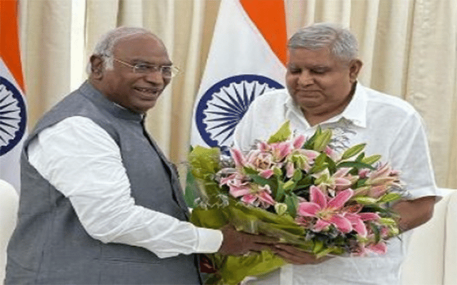 Kharge meets V-P, hopes Oppn voice gets heard in RS