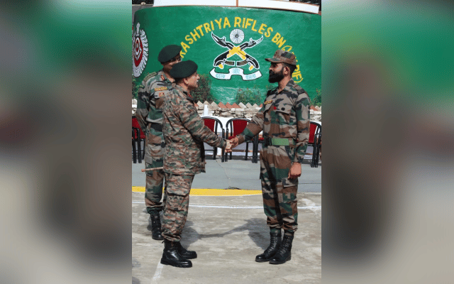 Northern Army commander reviews security situation in Kashmir