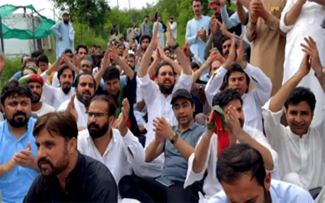 PTI supporters protest against Imran's possible arrest