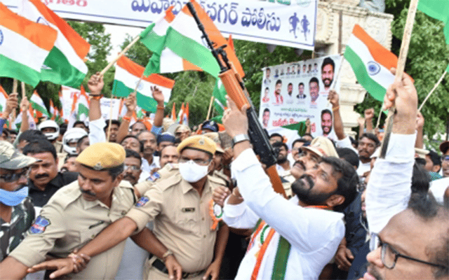 Telangana minister opens fire in air to launch freedom rally