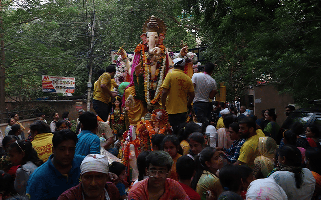 Ganesha, stone pelting