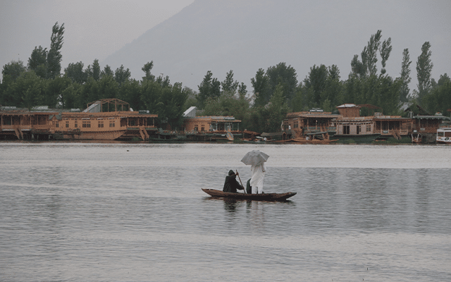 Partly cloudy sky, light rain likely in J&K