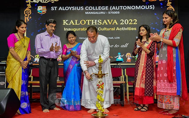 011 Dr Subhashini Srivatsa opens Kalothsava 22 at St Aloysius College main