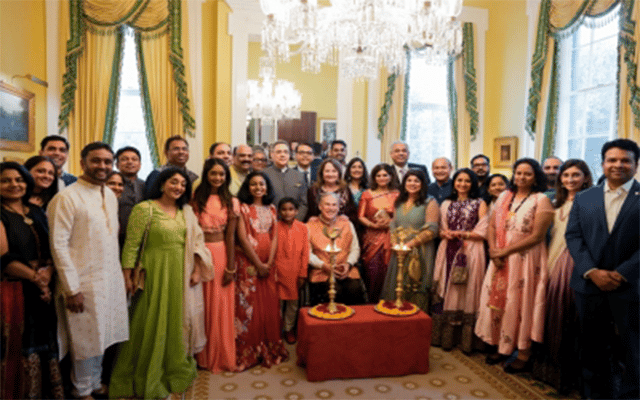 Texas Governor celebrates Diwali with Indian-Americans