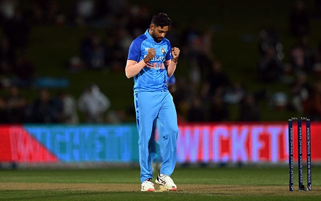 T20I Siraj Arshdeep scalp four wkts each India holds NZ at 160