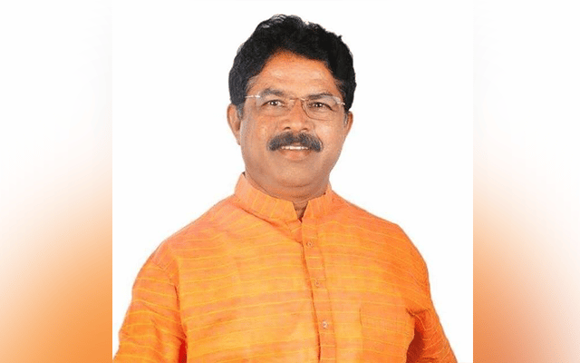 Chikkamagaluru: Minister’s village stay, Government benefits flow | Azad Times
