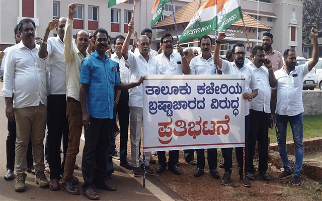 Mangaluru: Cong protests against corruption in canteen contract