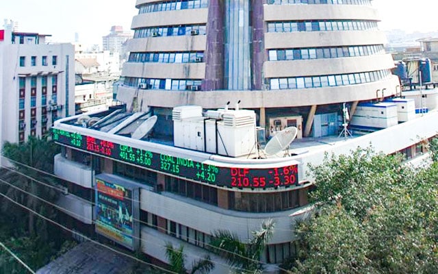 Indian bourses welcome 2023 on a positive note