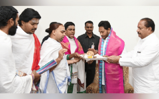 bless Andhra CM on New Year