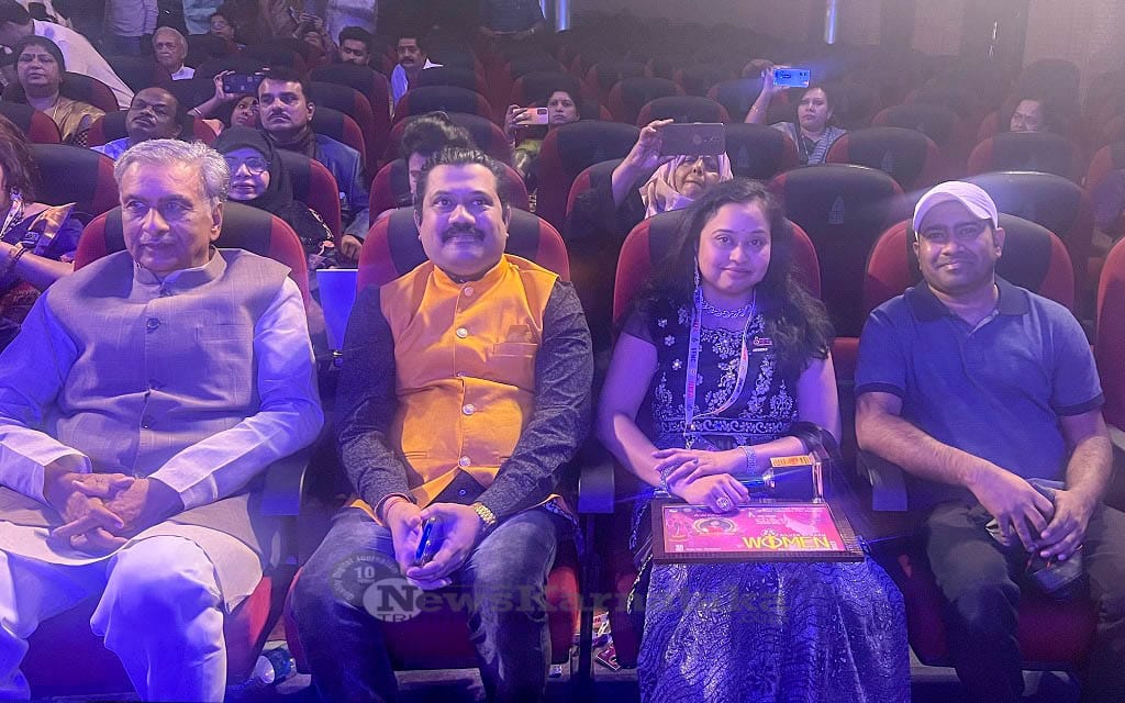 Dr Priyadarshini receives Silver Screen Woman Achiever Award
