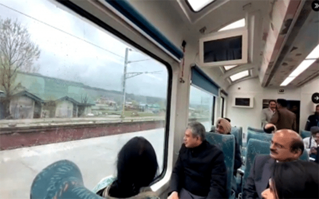 Srinagar: ‘Jammu-Srinagar rail link will be opened by year-end’ | Azad Times