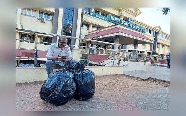 Mangaluru: Retired journalist stashes garbage in front of MCC | Azad Times