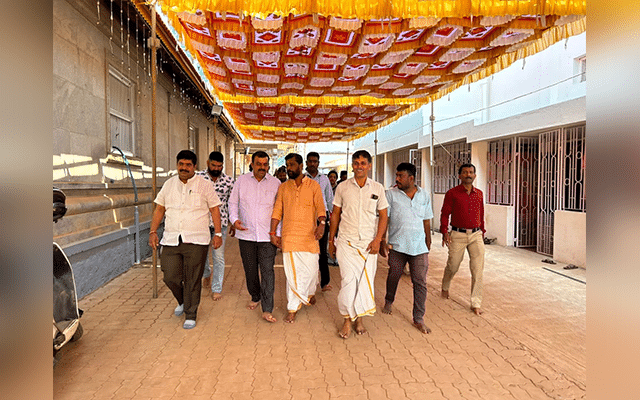 Mangaluru: Minister Sunil visits Kankanady Garadi