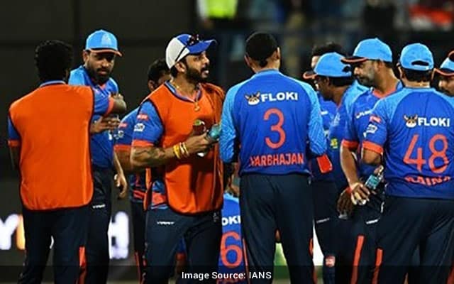 World Giants beat Indian Maharajas in thrilling two run win