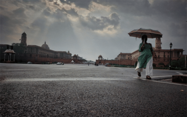 Delhi: City wakes up to light rain, slight drop in temperature