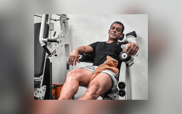 It's 'halat kharaab' for Salman Khan after leg day at gym