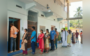Pramod Madhwaraj casts his vote at Narayana Guru Schoool
