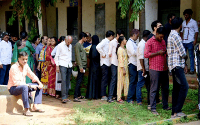 Karnataka: State records 37.25% polling in first 6 hours