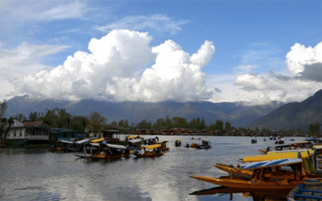 Srinagar: Cloudy sky with rain & thunder likely in J&K today