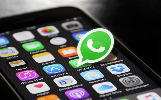 WhatsApp working on darker top app bar for Android beta